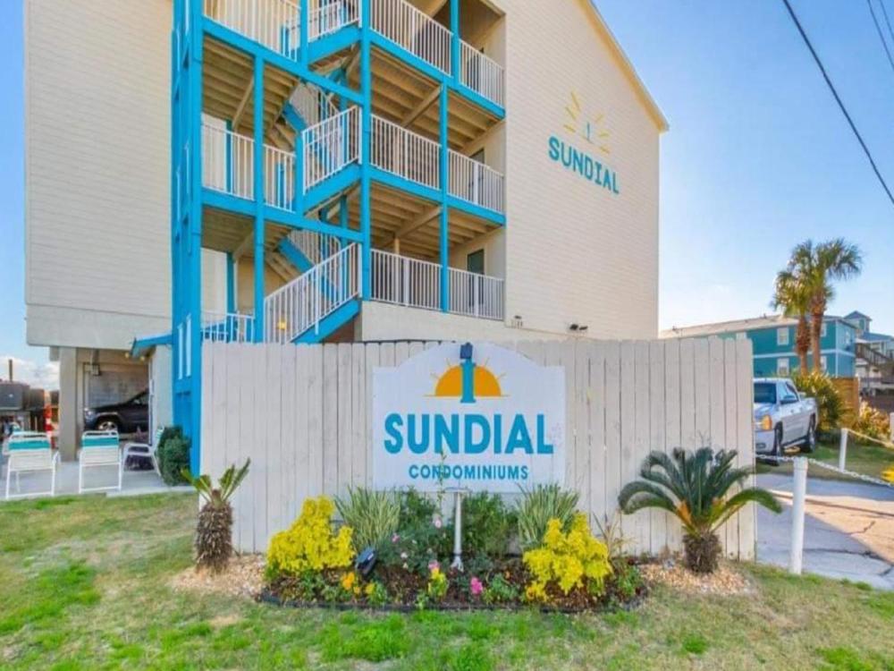 Beautiful 3 Bedroom BEACHFRONT Condo (F3) - Sleeps 10